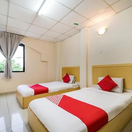 OYO 301 River Inn Hotel Butterworth Exterior foto