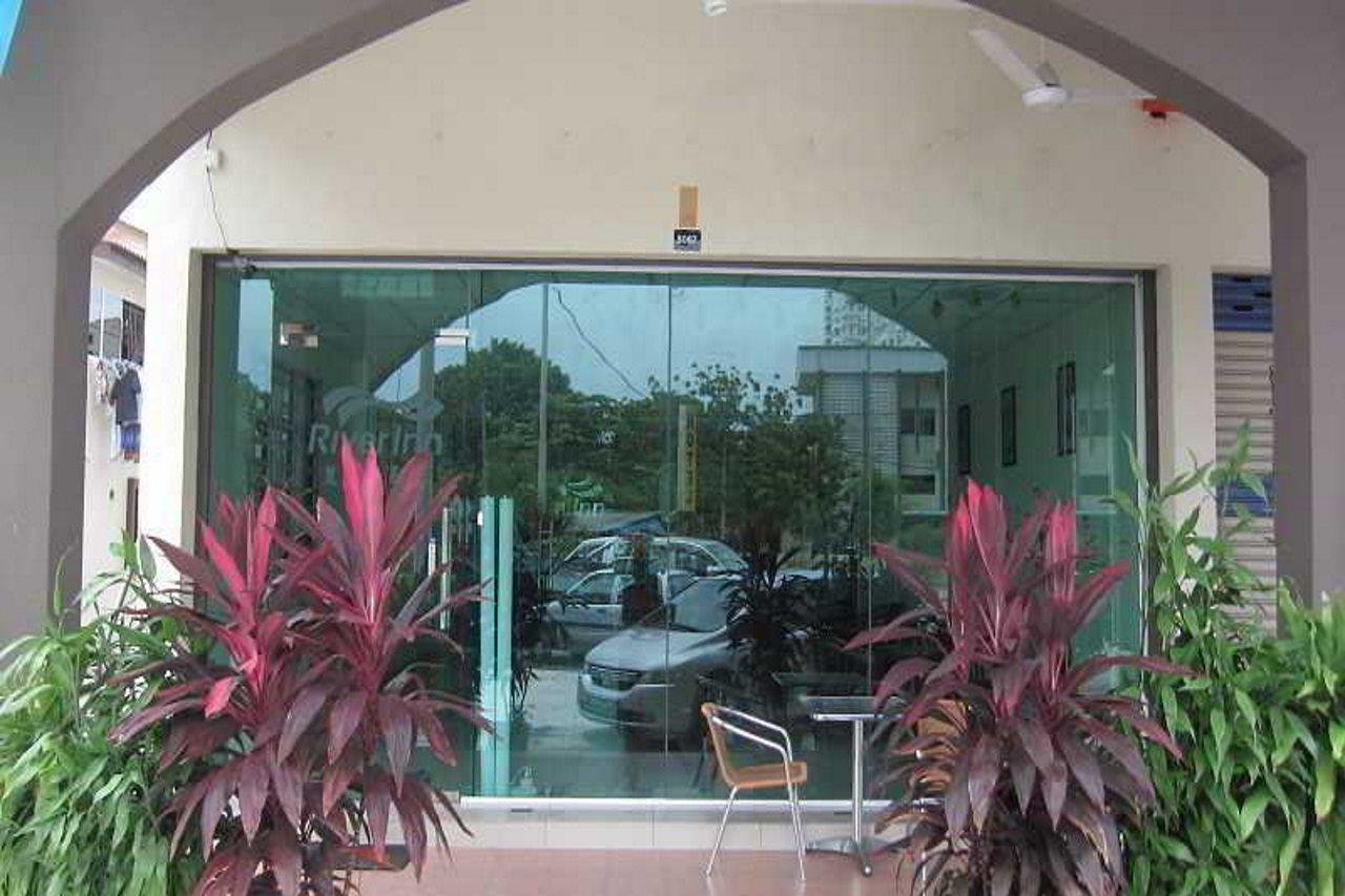 OYO 301 River Inn Hotel Butterworth Exterior foto